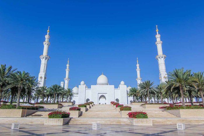 10 Great Reasons To Visit Abu Dhabi On Your Next Holiday